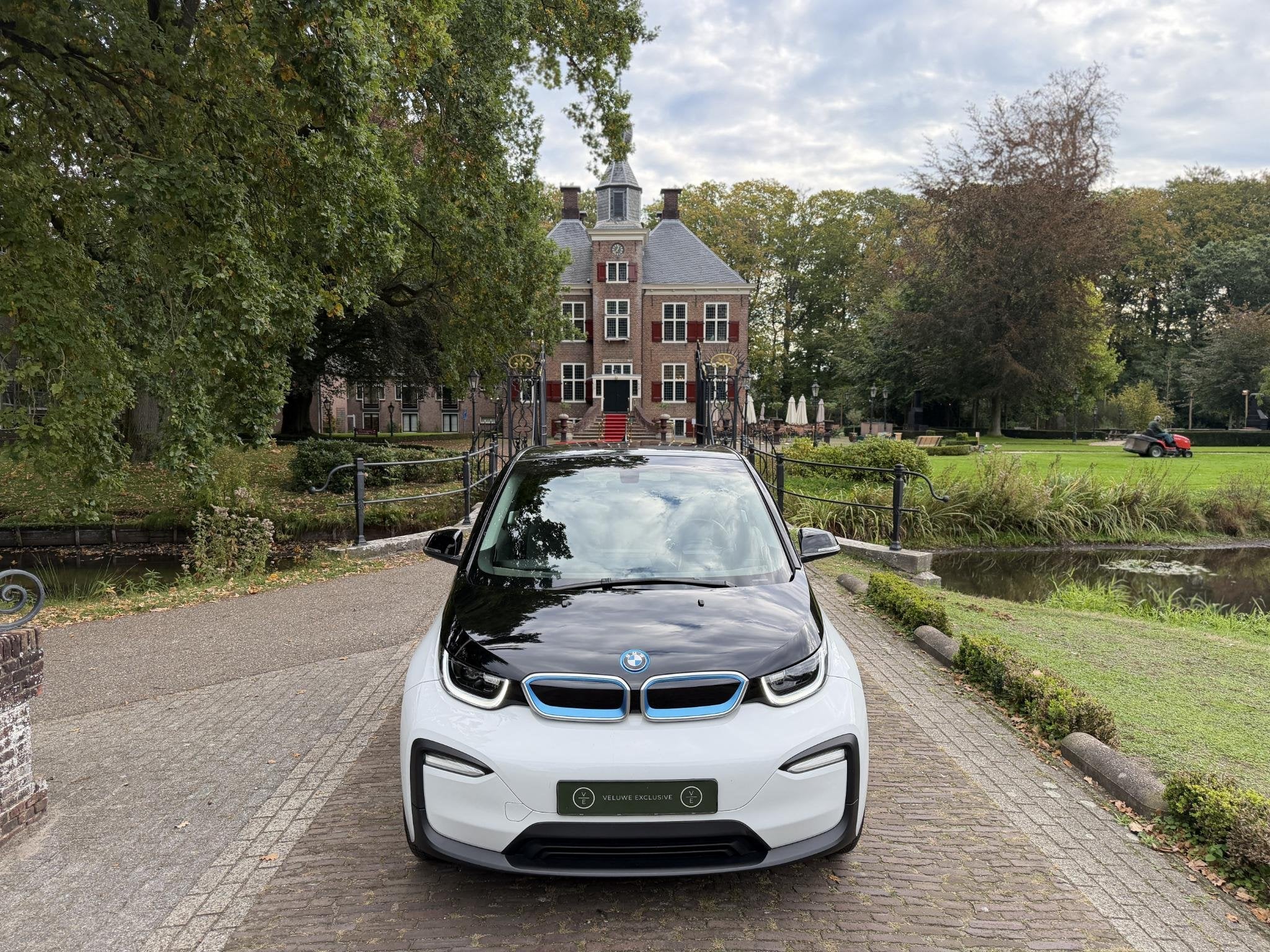 BMW i3 Basis 120Ah 42 kWh | PDC | Navi | Nieuwe Service & AP, Automaat, 4 stoelen, 258 min, Wit