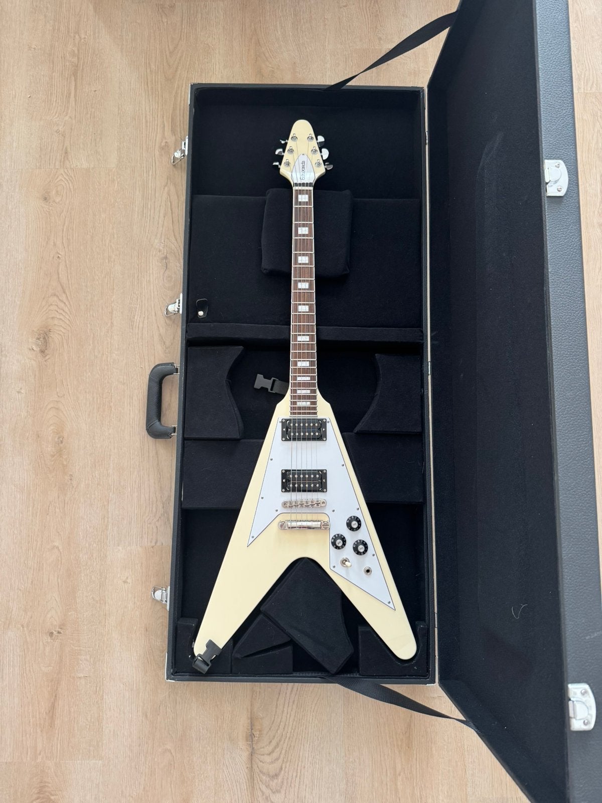 Edwards E-FV-120, Muziek en Instrumenten, Snaarinstrumenten | Gitaren | Elektrisch, Ophalen, Zo goed als nieuw, Solid body, Overige merken