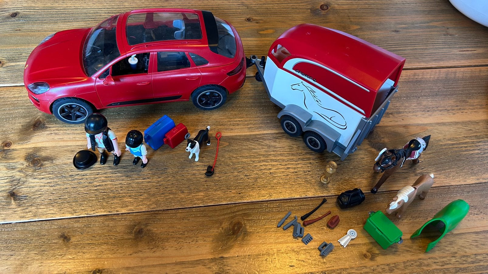 Playmobil Porsch met paardentrailer 9376 met verlichting, Ophalen of Verzenden, Zo goed als nieuw