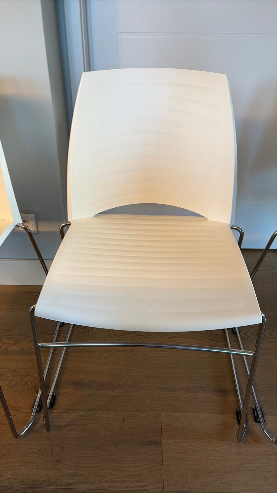 Set van 4 moderne witte designstoelen Stapelbaar, Als nieuw!, Ophalen, Kunststof, Wit, Zo goed als nieuw