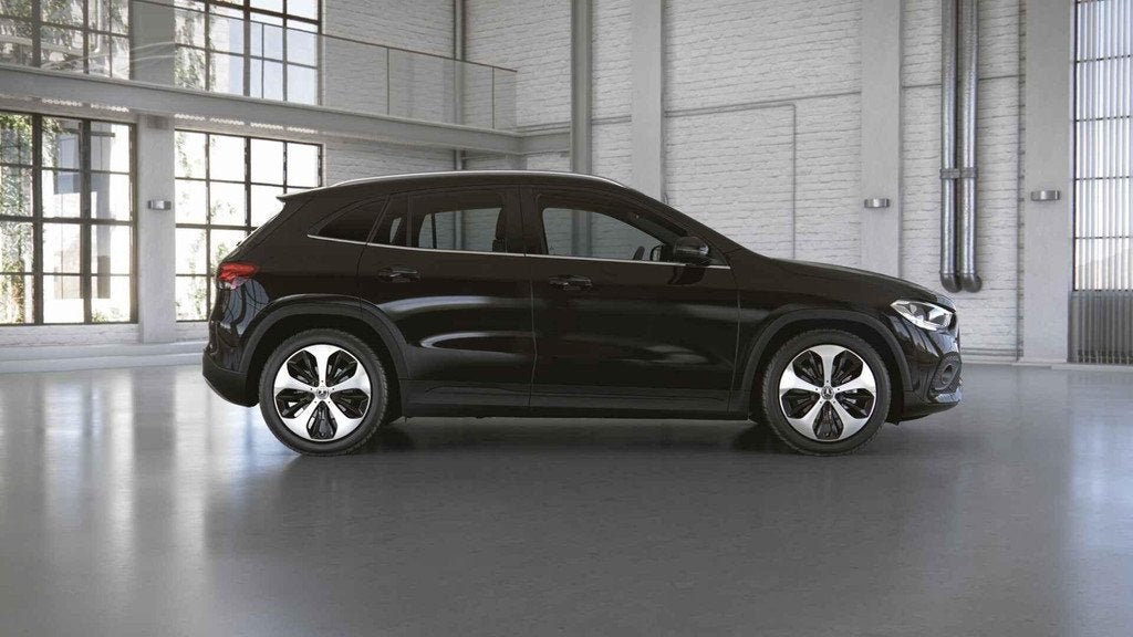 Mercedes-Benz GLA-klasse 180 Luxury Line | Achteruitrijcamer, Auto's, Mercedes-Benz, Gebruikt, 4 cilinders, Leder en Stof, Zwart