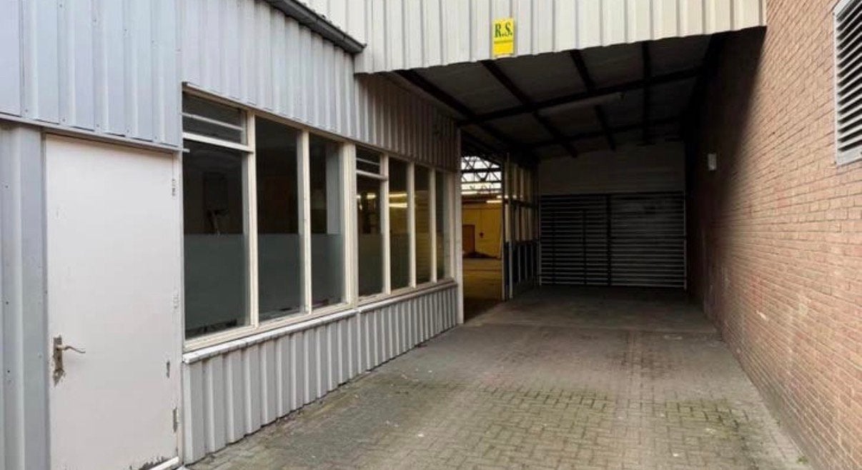 Garage met kantoor tehuur