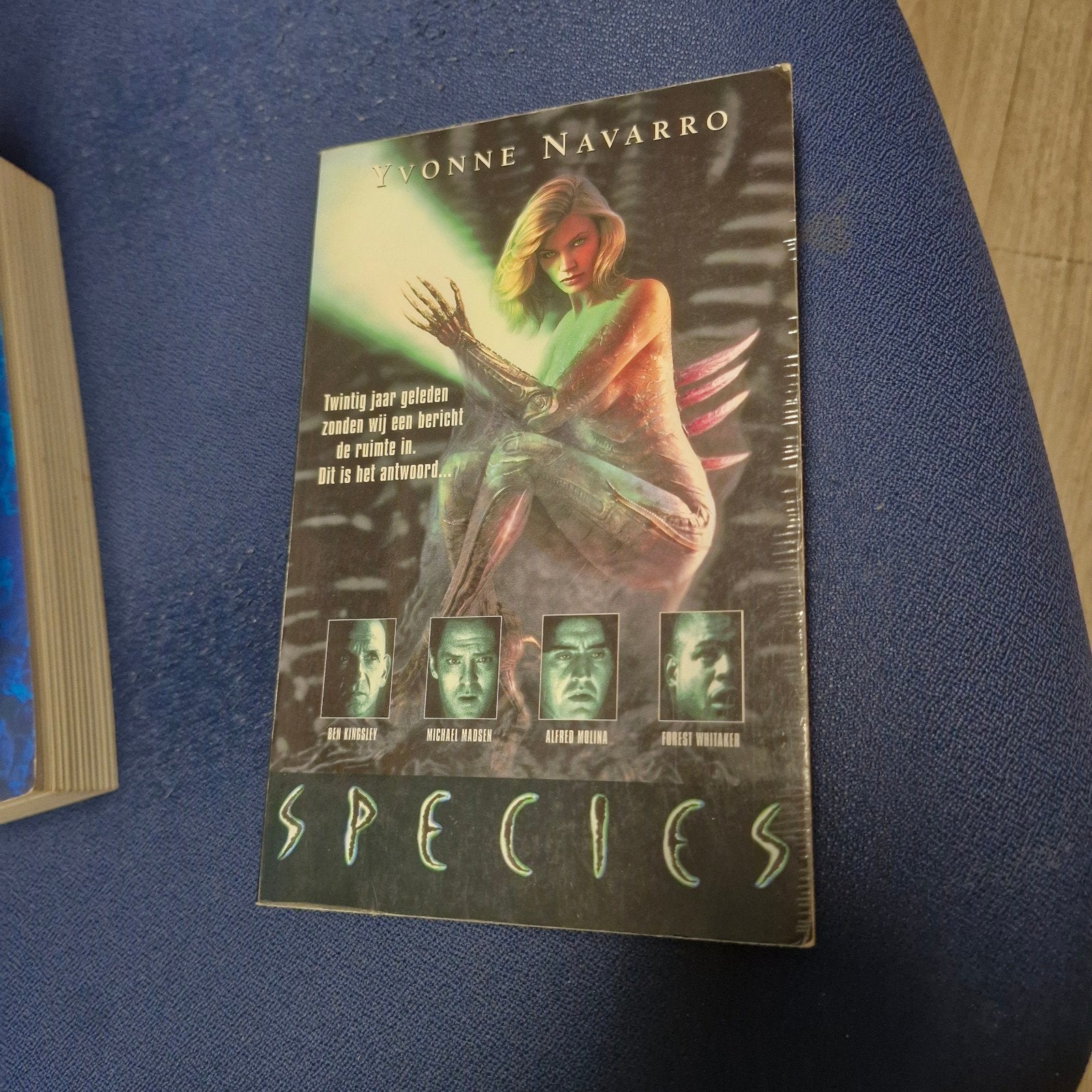 Species - Yvonne Navarro (Boek), Ophalen of Verzenden, Gelezen, Yvonne Navarro