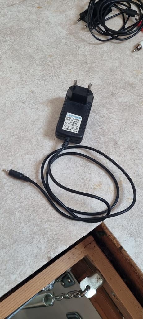 Universele AC/DC Adapter 12V 1A, Ophalen of Verzenden, Gebruikt