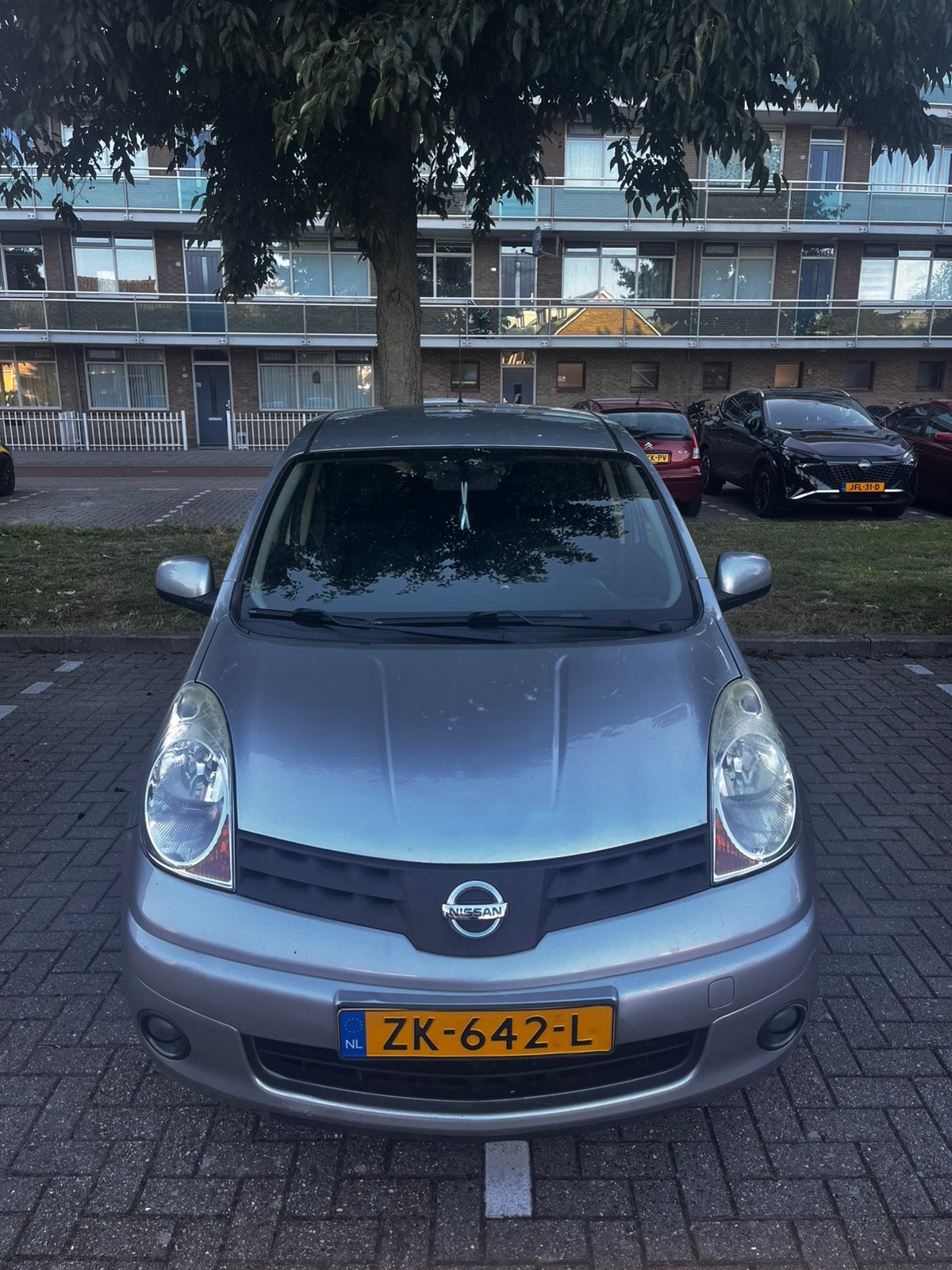 Nissan Note 1.4 16V 2007 Grijs, Auto's, Nissan, Voorwielaandrijving, 40 €/maand, 4 cilinders, Particulier