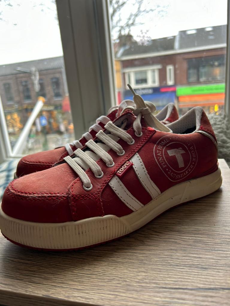 Stalen neus schoenen, Kleding | Dames, Schoenen, Ophalen of Verzenden, Zo goed als nieuw, Rood, Werkschoenen