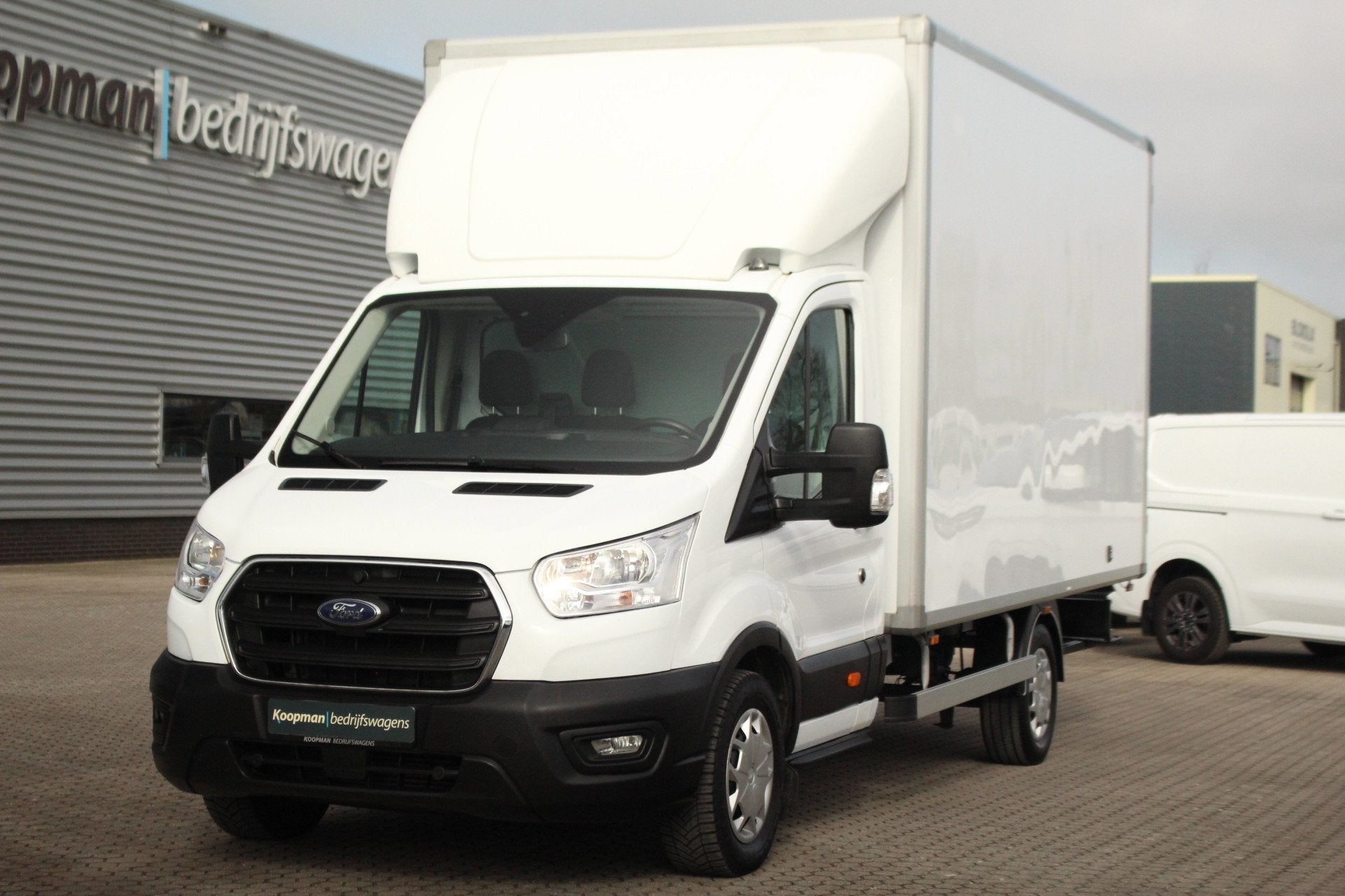 Ford Transit 350 2.0TDCI 130pk L4H1 Trend | Bakwagen | Trekh, Euro 6, 4 cilinders, 2800 kg, Wit