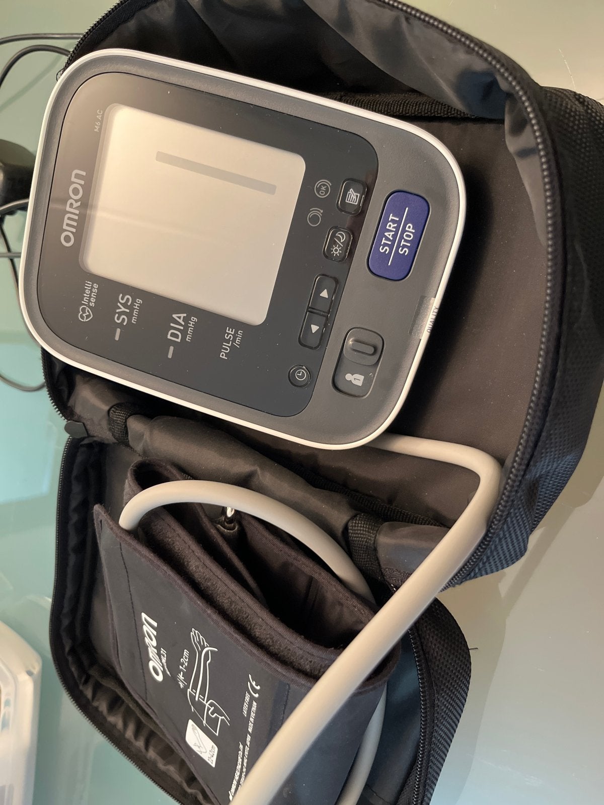Omron M6 AC Bloeddrukmeter met Intelli Sense, Ophalen of Verzenden, Zo goed als nieuw, Overige typen