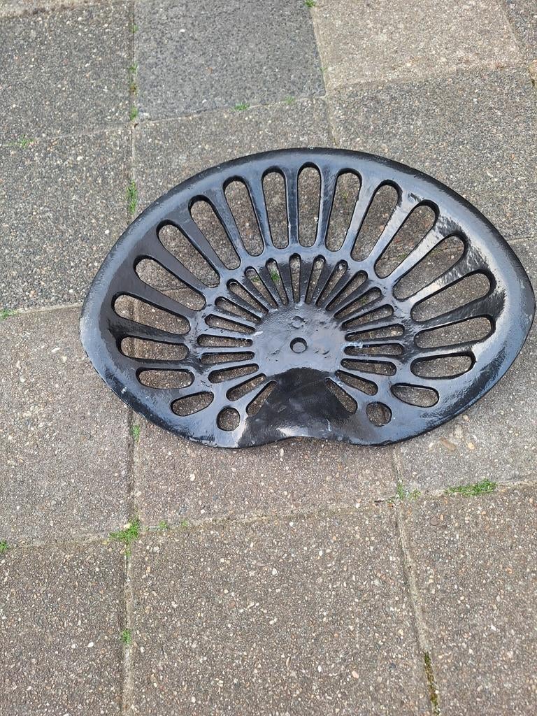 Gietijzeren tractor zitting voor barkruk, Huis en Inrichting, 1 kruk, Ophalen, Gebruikt, 60 tot 90 cm