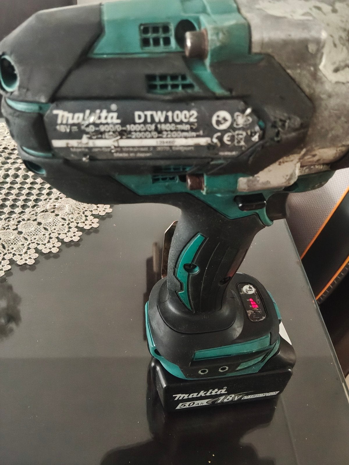 Makita DTW1002 Accu Slagmoersleutel met Accu en Lader, Variabele snelheid, Overige typen, Ophalen of Verzenden, Gebruikt