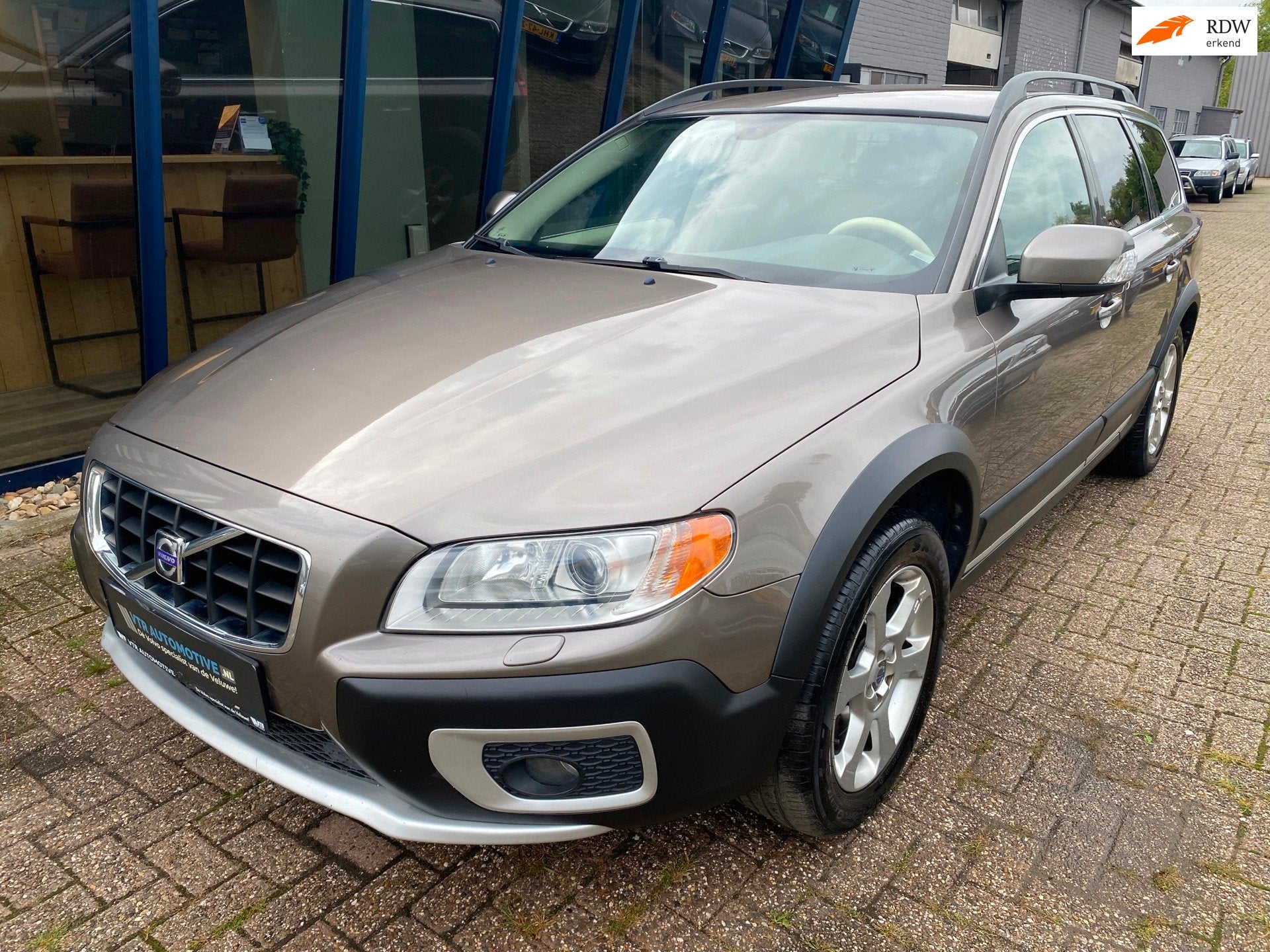 Volvo XC70 3.2 Summum Automaat 4WD / LEER / XENON / TREKHAAK, Auto's, Volvo, Automaat, 238 pk, Gebruikt, XC70