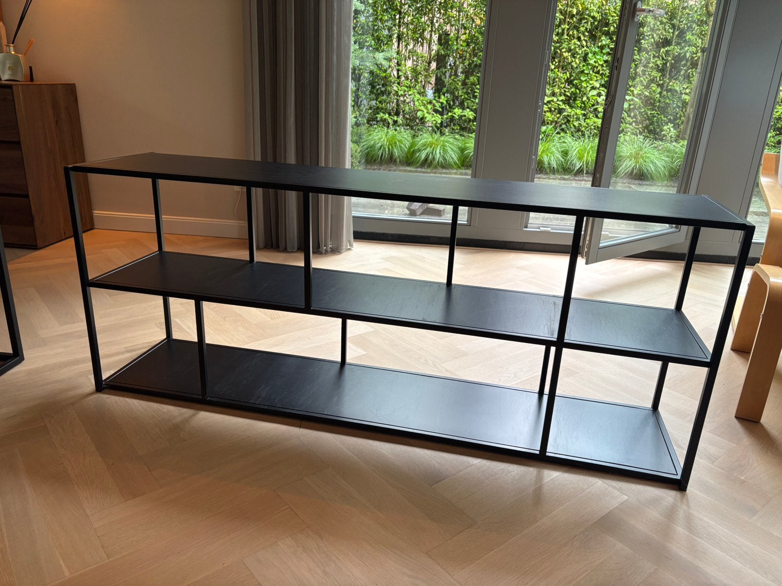 2xIndustriële zwarte metalen boekenkast 150cm–Maison duMonde, Huis en Inrichting, Kasten | Wandmeubels, Ophalen, Zo goed als nieuw