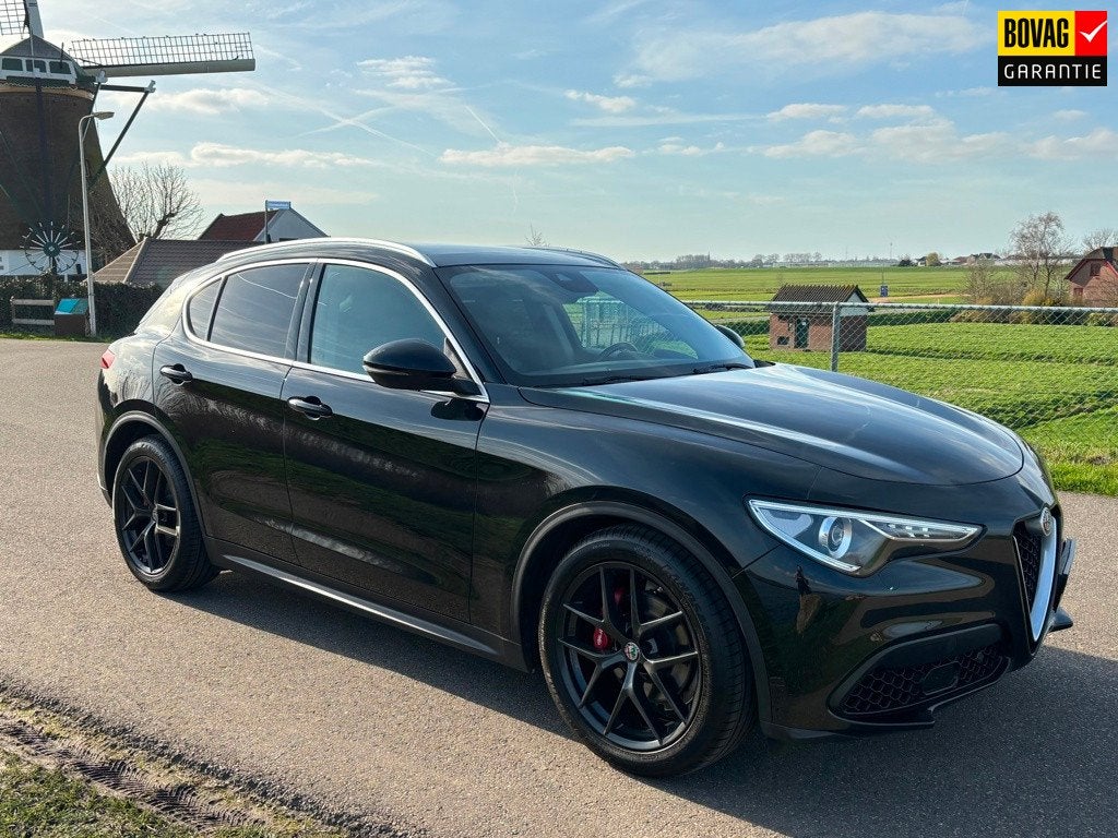 Alfa Romeo STELVIO VELOCE 2.0 T Q4|280PK|Dakraam, Auto's, Alfa Romeo, 12 maanden, 4 cilinders, Zwart, Bedrijf
