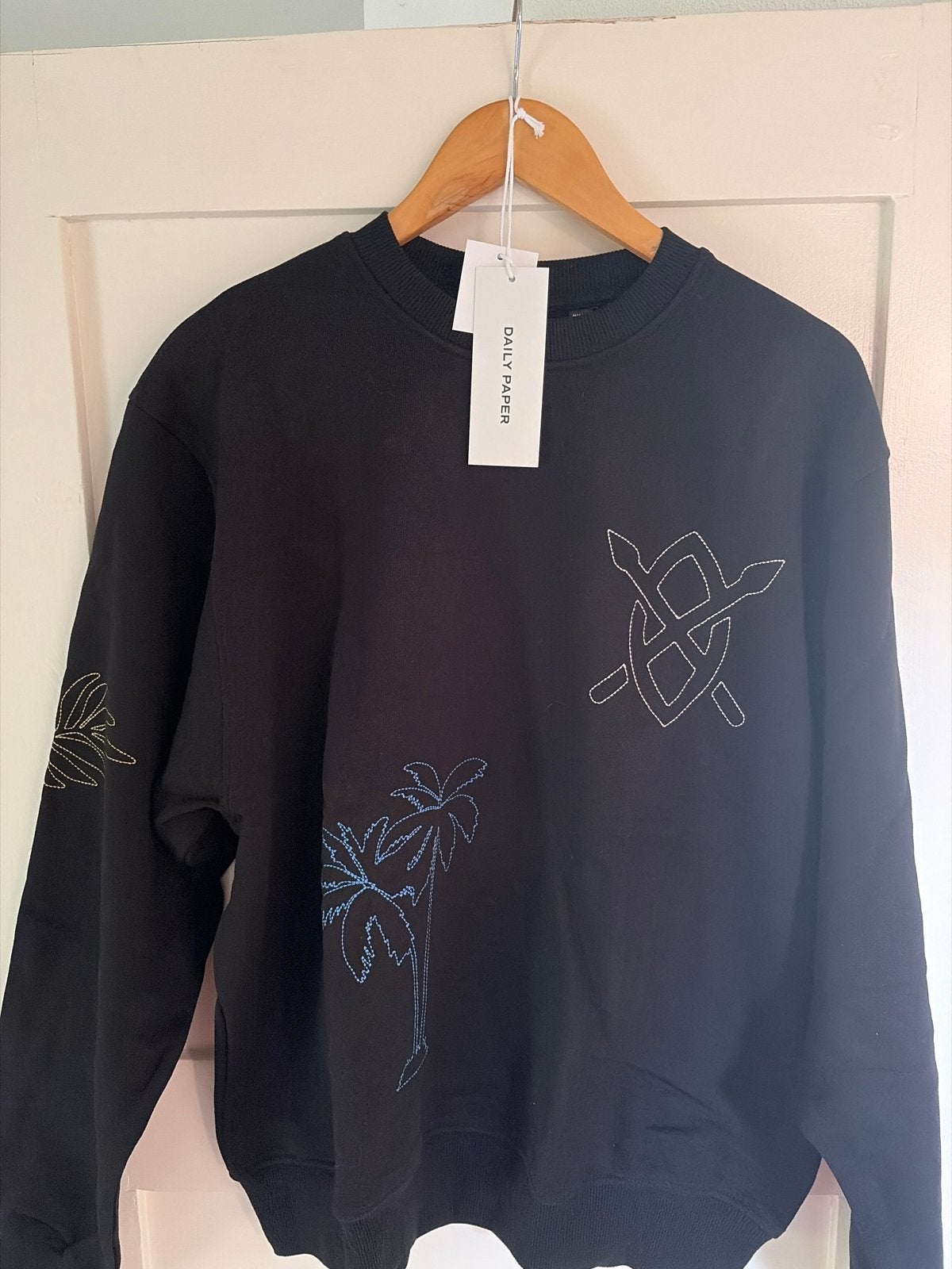 Daily Paper sweater met borduursels - Nieuw met kaartjes, Kleding | Heren, Truien en Vesten, Ophalen of Verzenden, Nieuw, Zwart