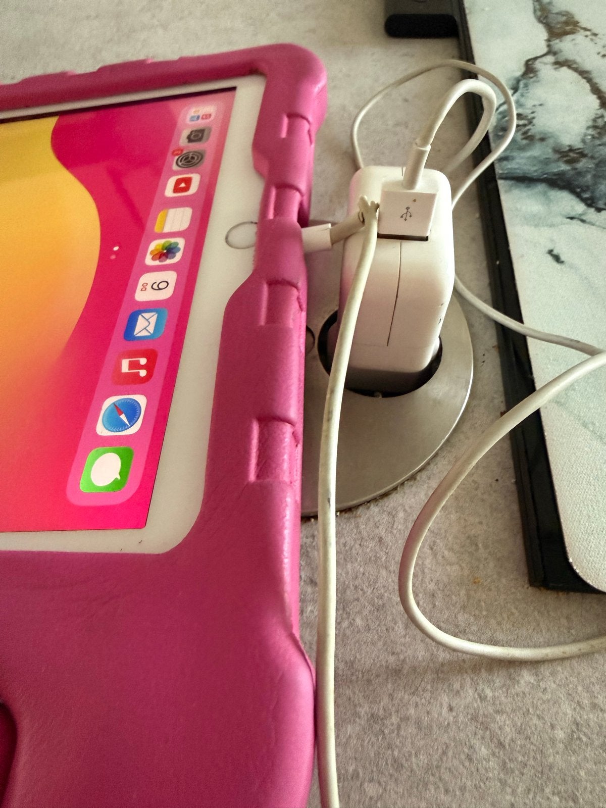iPad 7 (2019) 32GBmet defecte oplaadpoort (laadt nog wel op), Computers en Software, Apple iPads, Gebruikt, 32 GB, Apple iPad
