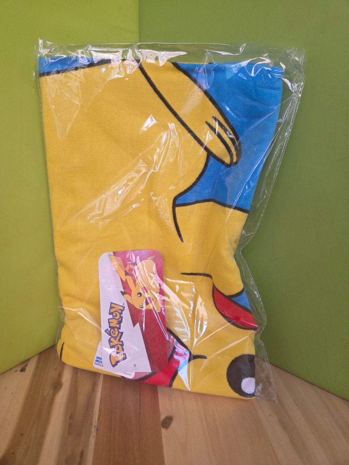 Nieuwe Pokémon Pikachu handdoek 70x140 cm, Ophalen of Verzenden, Nieuw, Jongen of Meisje