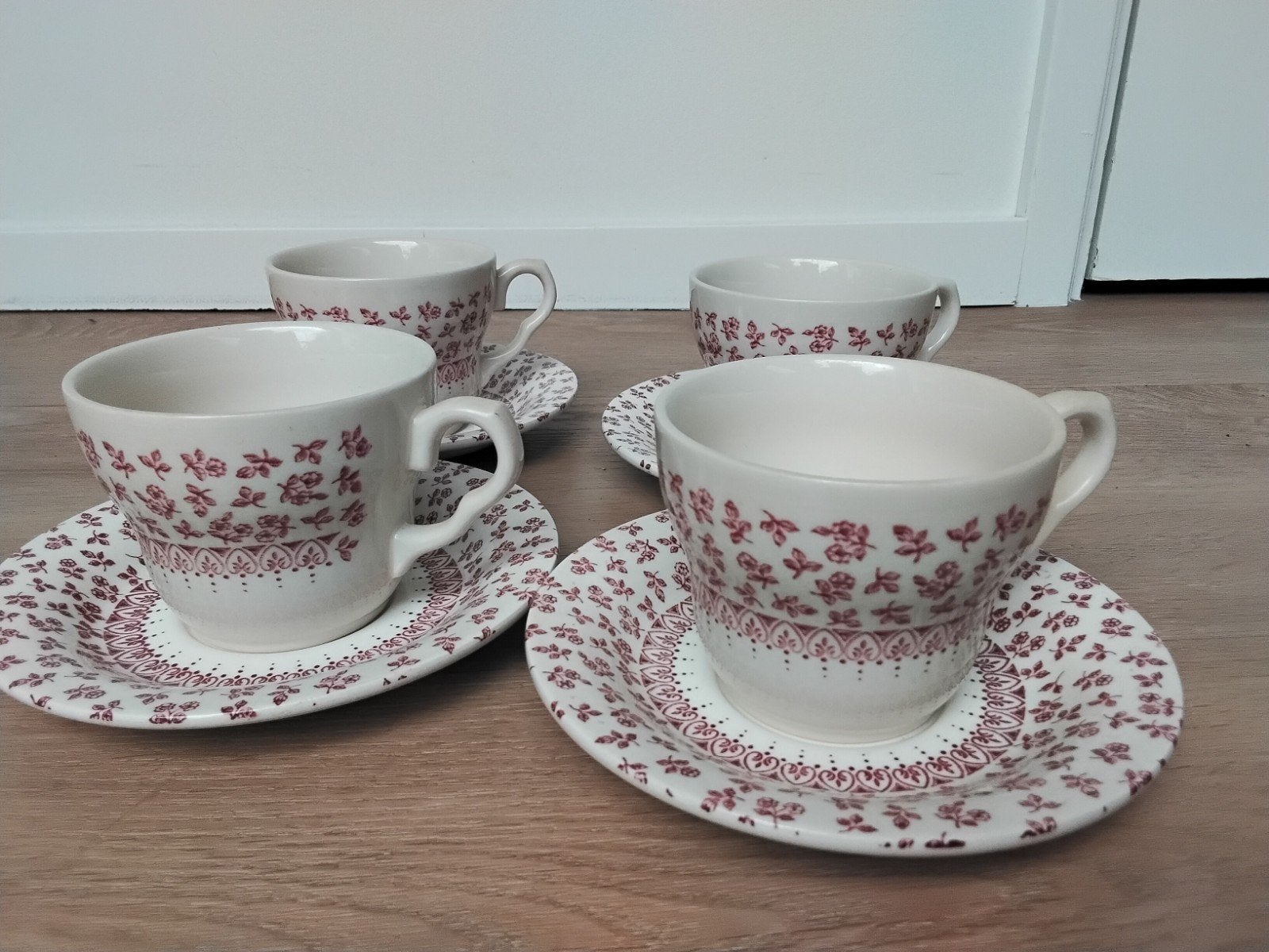 Vintage kop en schotels EIT Provence Red, Huis en Inrichting, Keuken | Servies, Ophalen of Verzenden, Zo goed als nieuw, Overige stijlen
