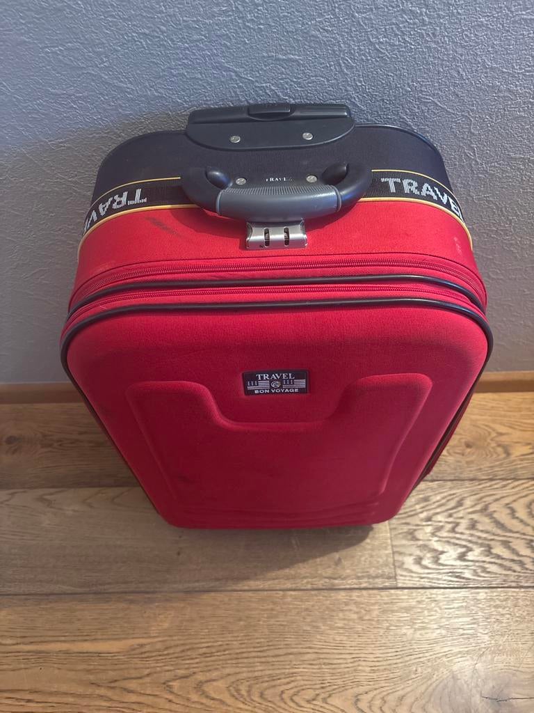 Reiskoffer rood, medium formaat (67x42 cm), 60-65 liter, 60 tot 70 cm, Gebruikt, Slot, Ophalen of Verzenden