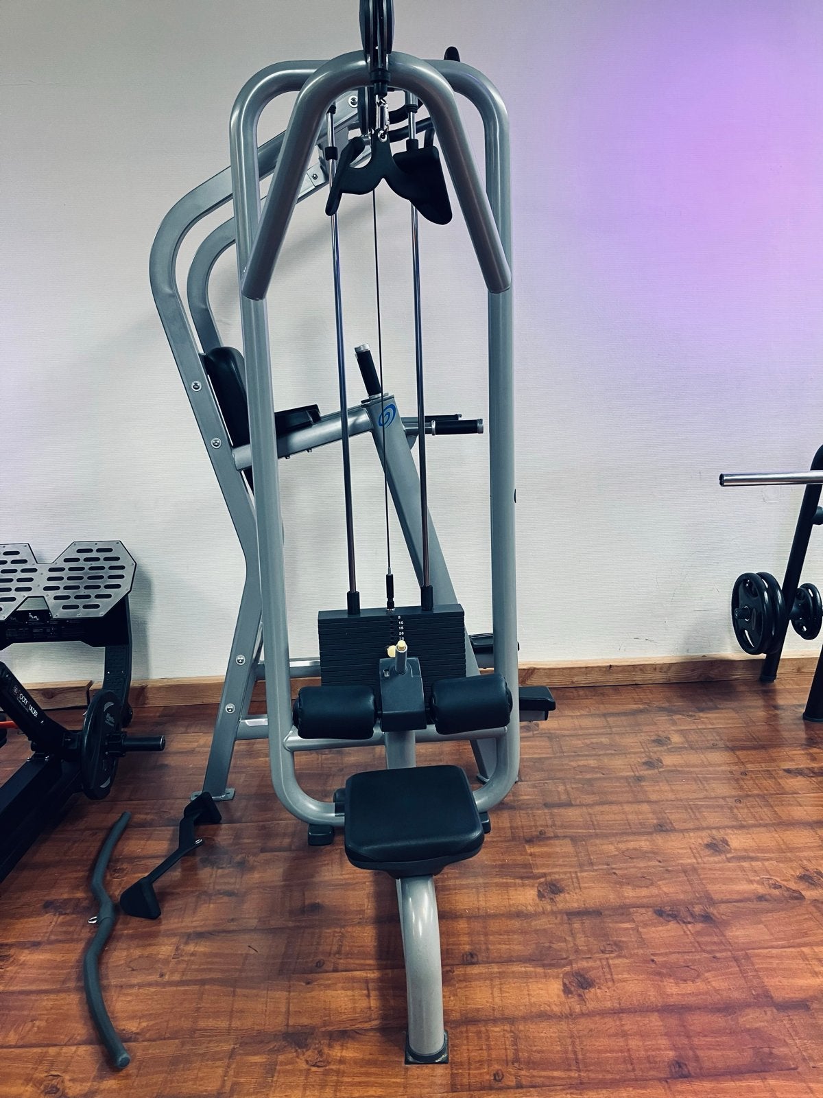 Technogym latpull, Sport en Fitness, Fitnessapparatuur, Ophalen, Gebruikt, Krachtstation, Borst