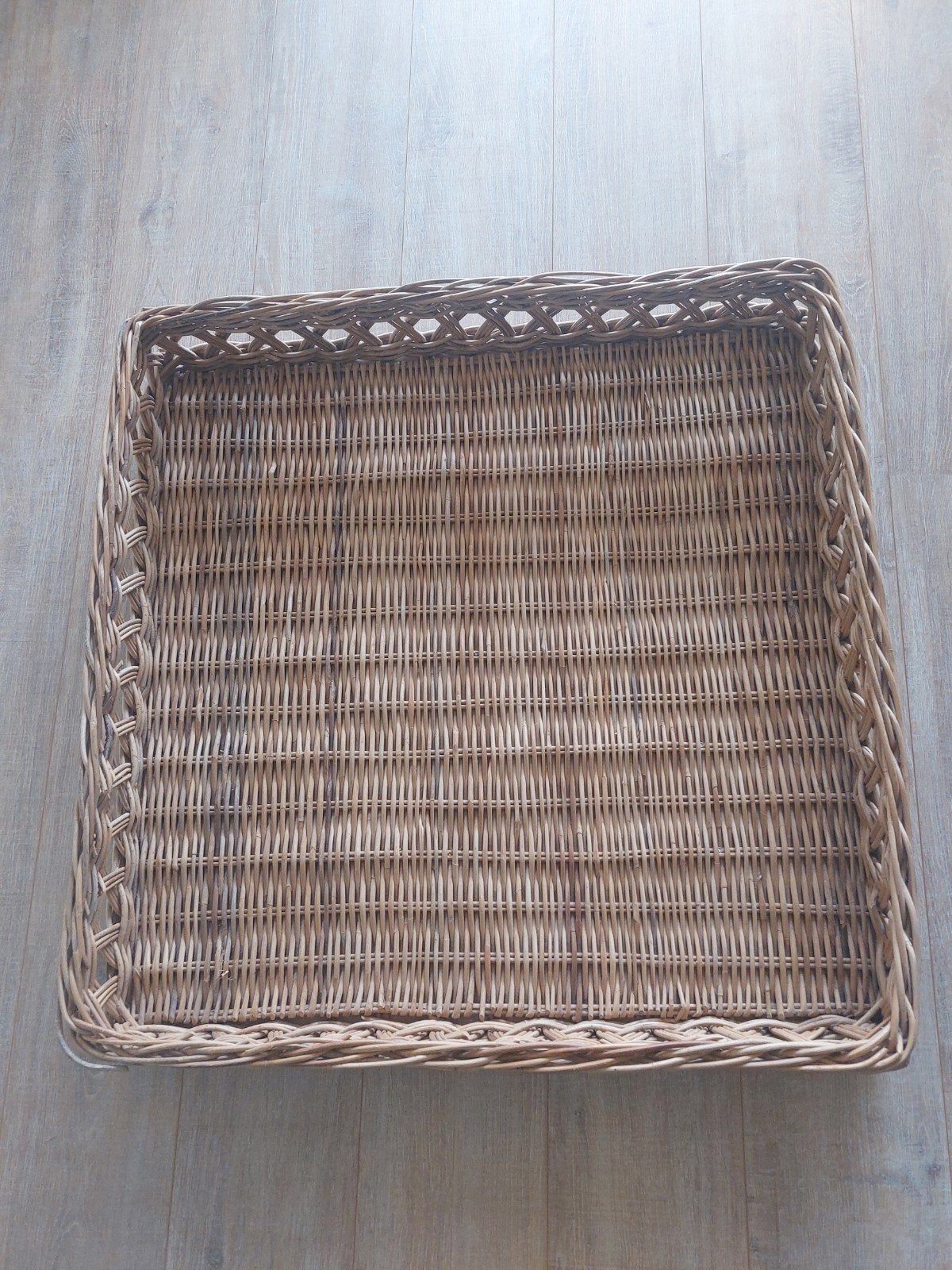 Gevlochten mand van natuurlijk materiaal, Gebruikt, Gevlochten, Natuurlijk materiaal, Ophalen of Verzenden