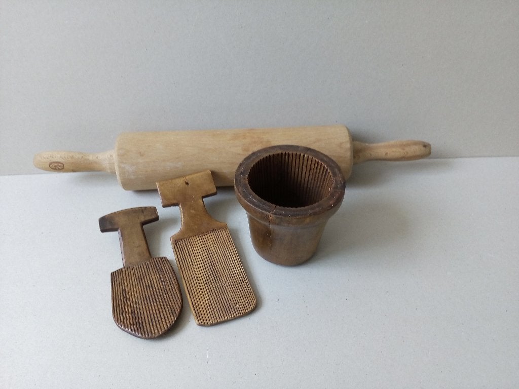 Antiek houten botervorm(klokje)spatels.Deegrol.Pr.p/st.vanaf, Antiek en Kunst, Curiosa en Brocante, Ophalen of Verzenden
