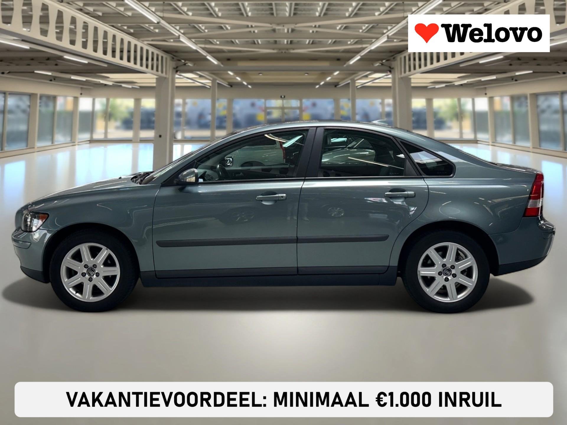 Volvo S40 1.8 Momentum, Auto's, Volvo, Voorwielaandrijving, Gebruikt, Zwart, 4 cilinders
