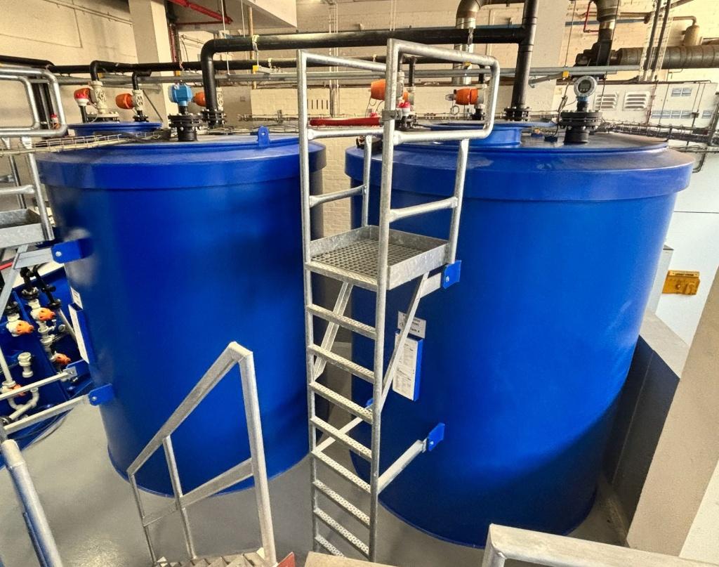 Kunststof opslagtank 10.500 liter / 10,5 m³ – PE tank rond, Tuin en Terras, Regentonnen, 150 liter of meer, Ophalen, Gebruikt