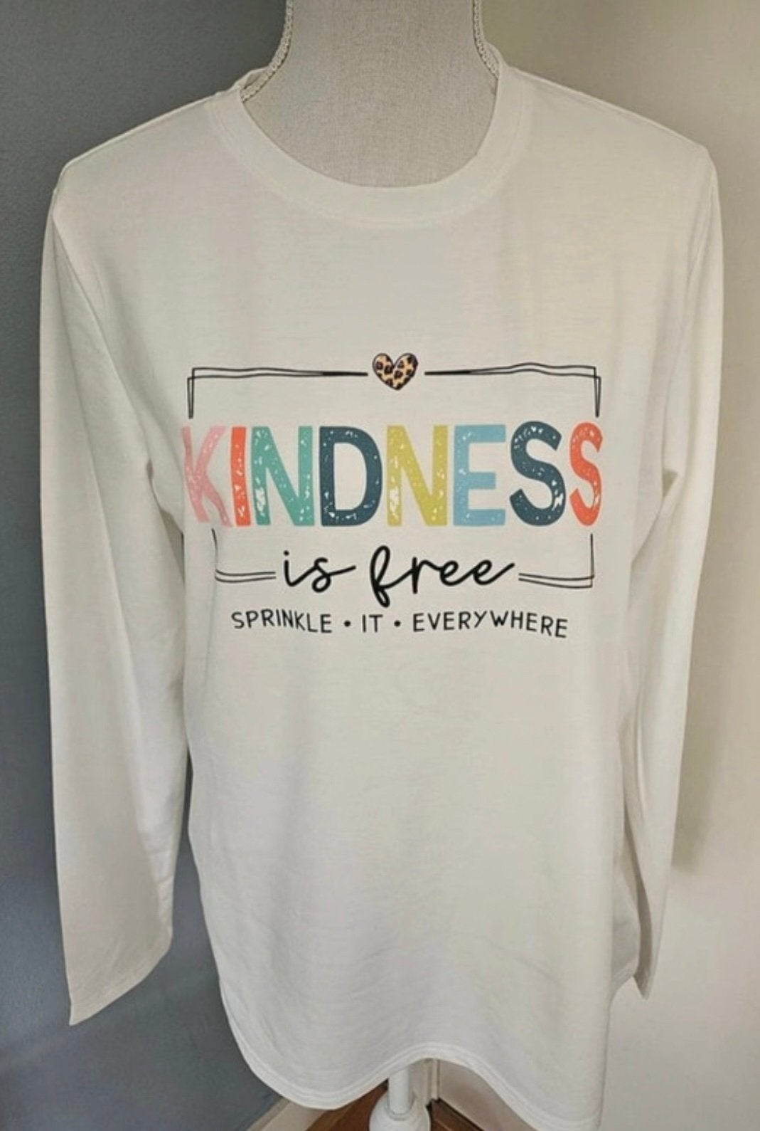 Dunne sweater met tekst Kindness, maat L - nieuw, Ophalen of Verzenden, Nieuw, Maat 42/44 (L), Meerkleurig