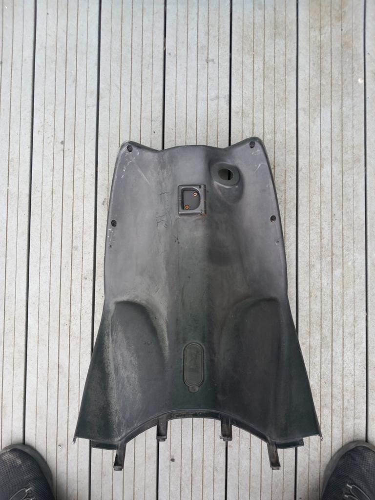 Peugeot Vivacity binnenkap beenschild., Ophalen of Verzenden, Peugeot