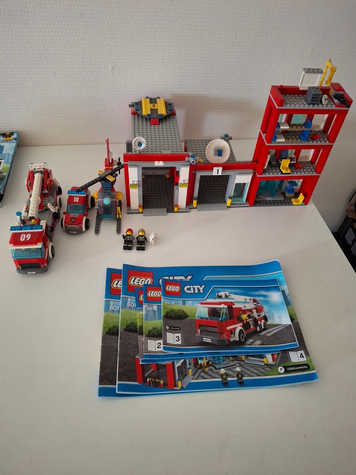 Lego City Brandweerkazerne 60110 met boekjes 80%compleet, Kinderen en Baby's, Speelgoed | Duplo en Lego, Lego, Ophalen of Verzenden