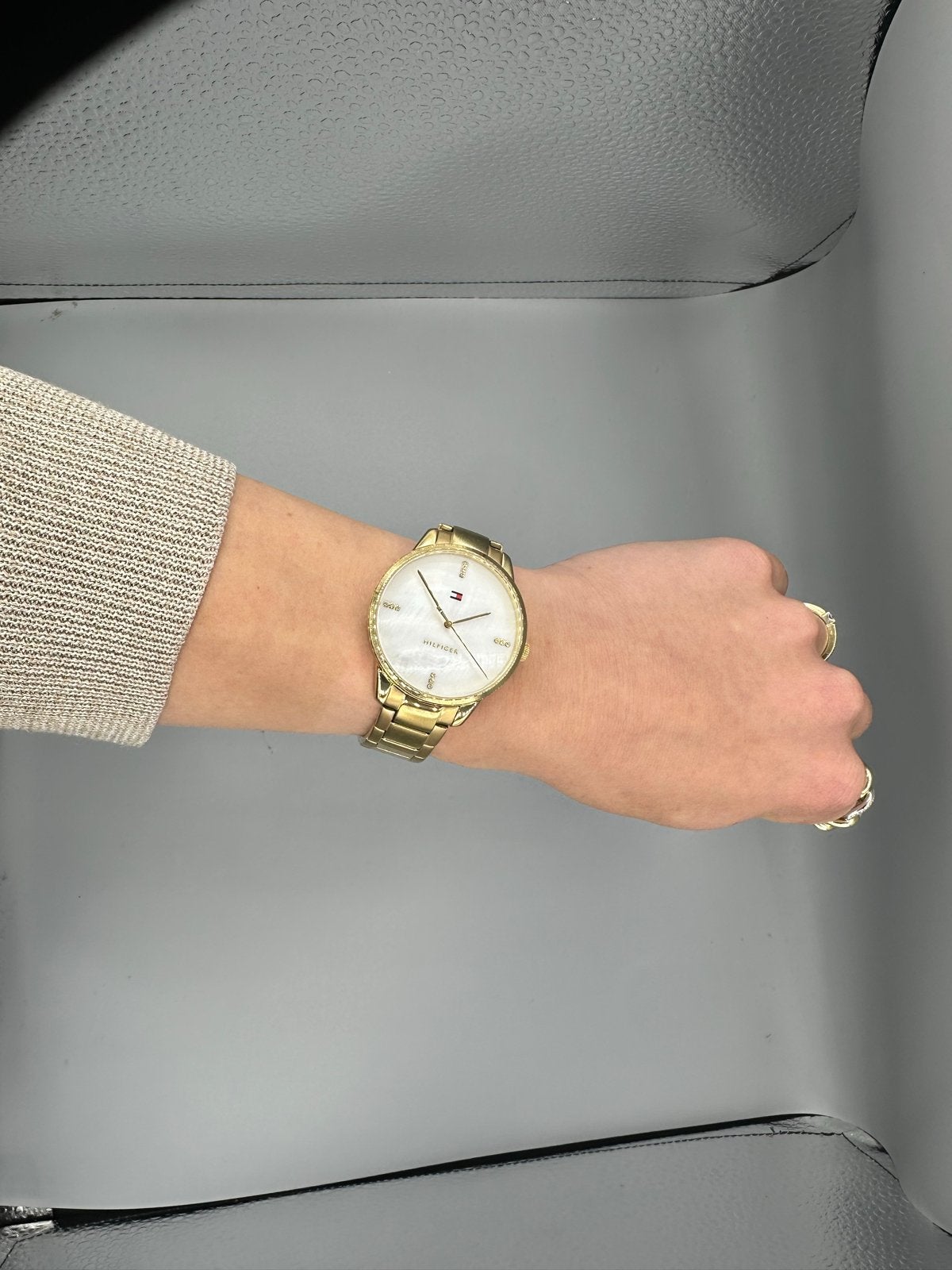 Tommy Hilfiger Horloge - Staal Verguld - Nieuw in Doos, Sieraden, Tassen en Uiterlijk, Horloges | Dames, Overige merken, Staal