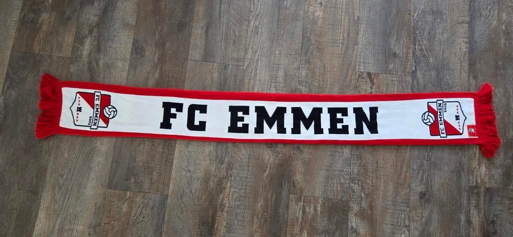 Sjaal FC Emmen, Verzamelen, Sportartikelen en Voetbal, Ophalen of Verzenden, Zo goed als nieuw, Overige binnenlandse clubs, Vaantje of Sjaal