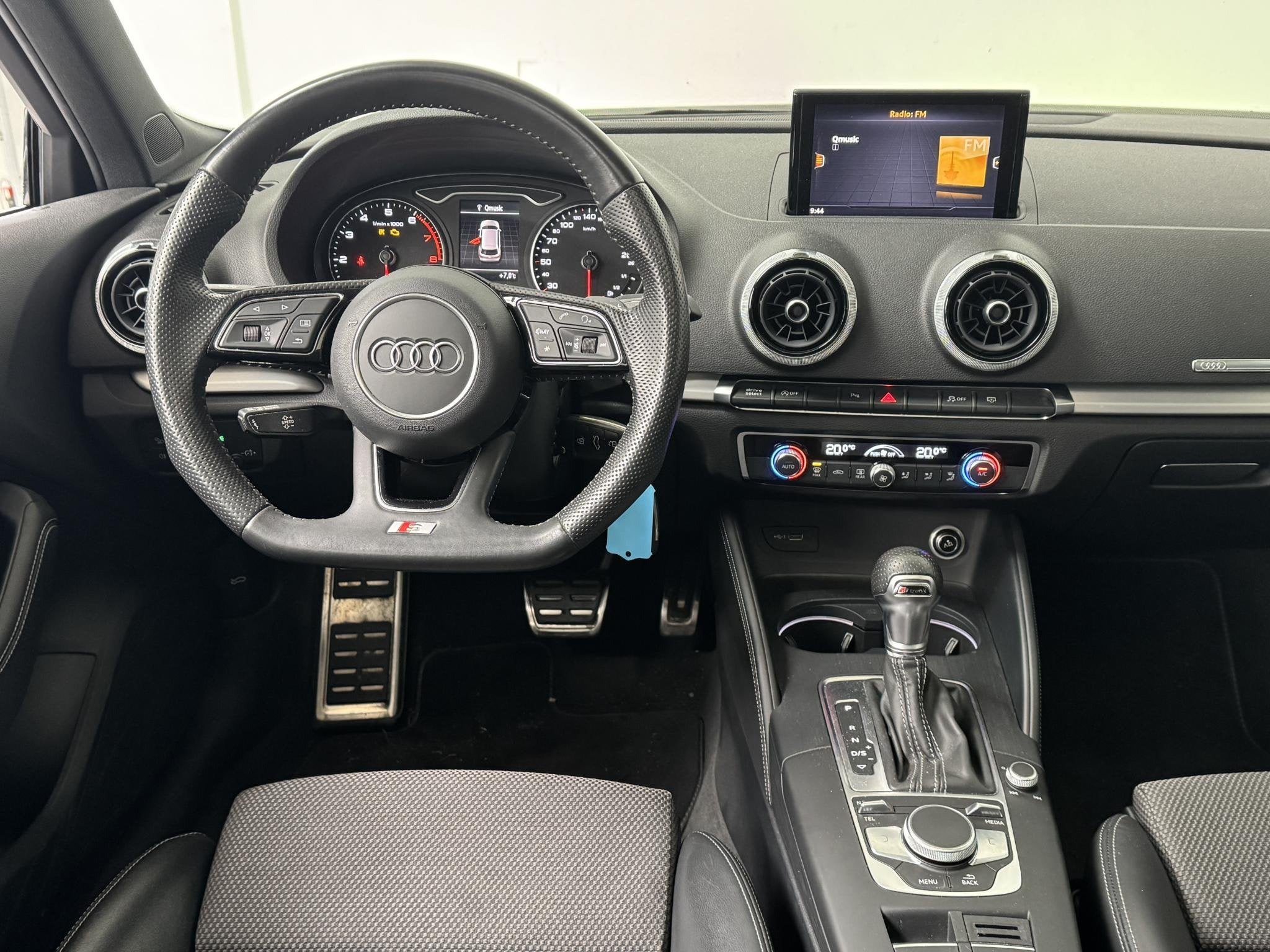 Audi A3 Sportback 35 TFSI CoD S-Line | Panoramadak | Parkeer, Stof, 4 cilinders, 1245 kg, Bedrijf