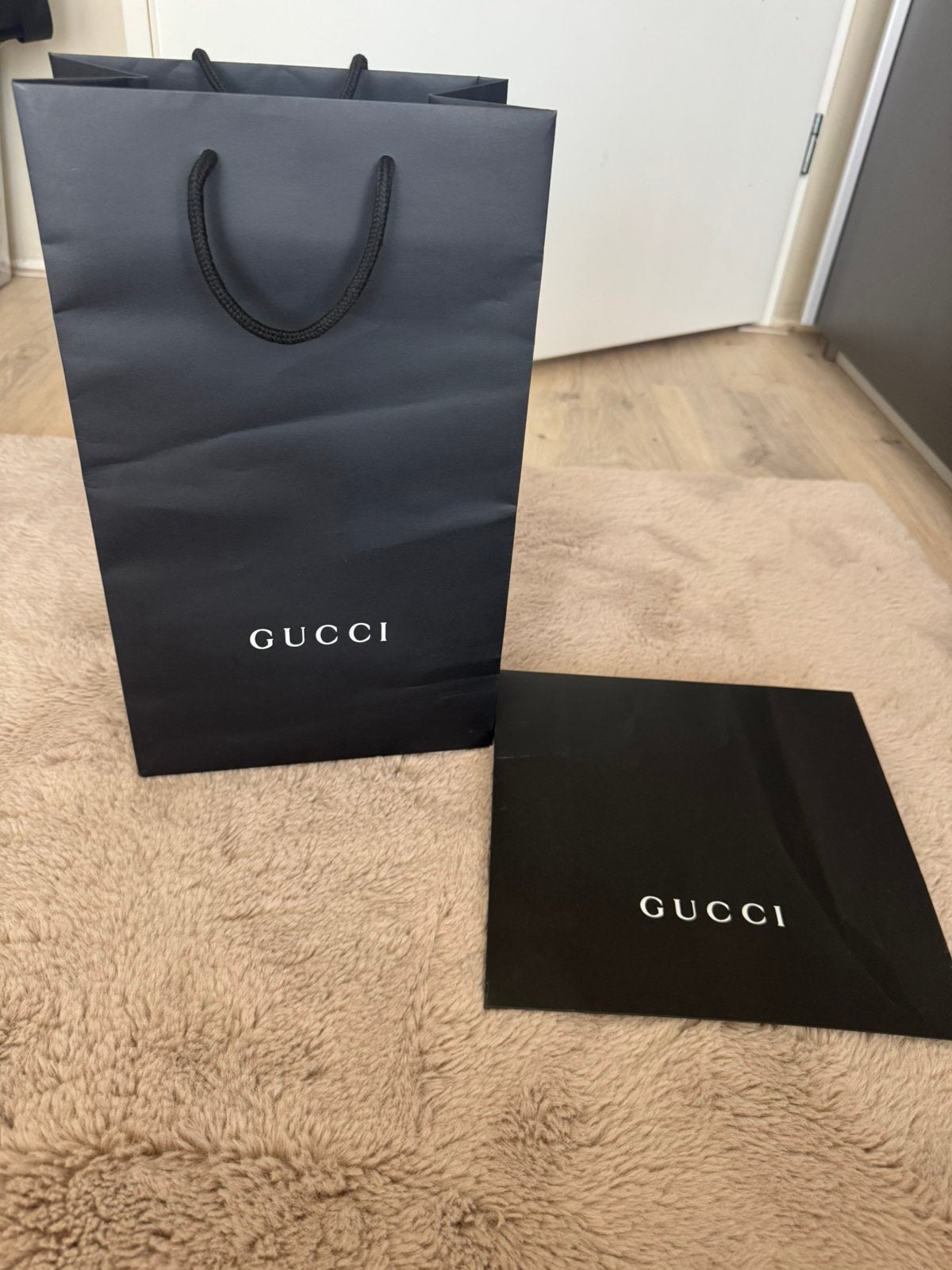 Papieren zakjes zwart gucci, Ophalen of Verzenden, Zo goed als nieuw