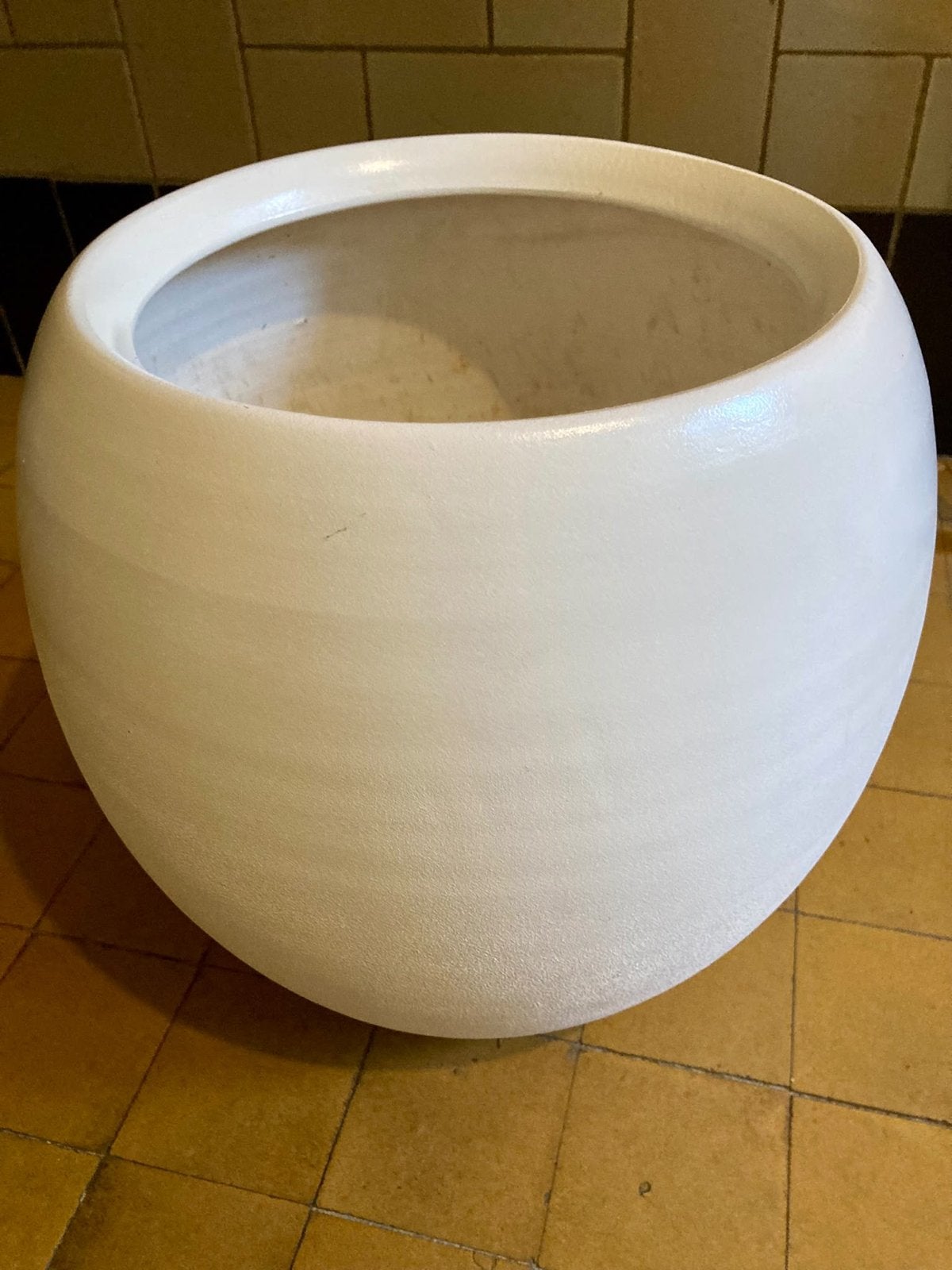 Moderne witte bloempot voor binnen, Huis en Inrichting, Woonaccessoires | Vazen, Ophalen, Wit, 35 cm, Zo goed als nieuw