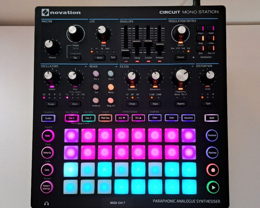 Novation Circuit Mono Station: Synthesizer/Sequencer, Muziek en Instrumenten, Ophalen, Novation, Overige aantallen, Zo goed als nieuw