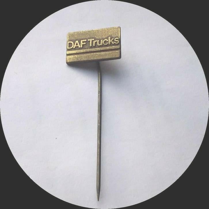 DAF trucks speldje, brons, Verzamelen, Speldjes, Pins en Buttons, Ophalen of Verzenden, Zo goed als nieuw, Transport, Speldje of Pin
