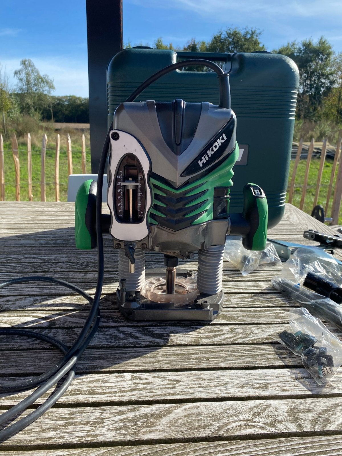 Hikoki bovenfrees M12V2 + sjabloon en groeffrees (met bon)., Ophalen of Verzenden, Zo goed als nieuw, Elektrisch, Bovenfrees