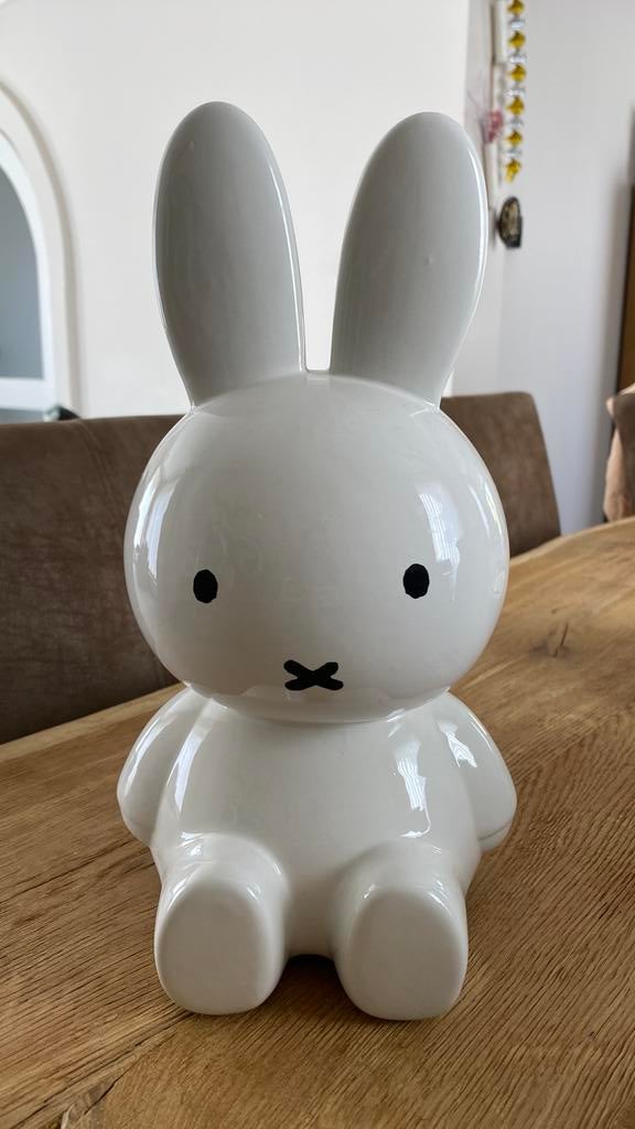 Nijntje Miffy vaas Hema, Ophalen, Wit, Aardewerk of Porselein, Zo goed als nieuw