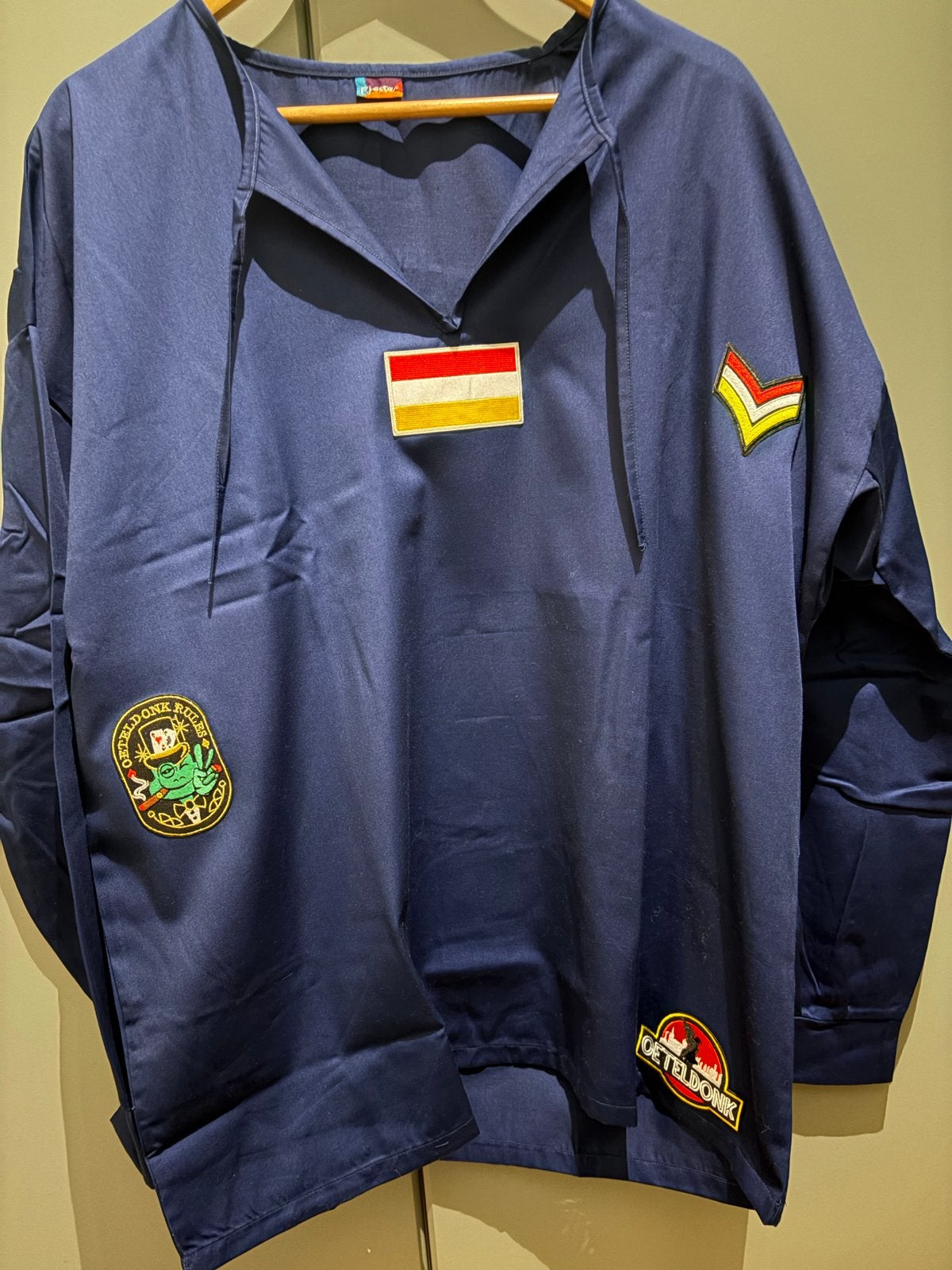 Carnaval Kiel unisex maat L - Kielse Vlag en Emblemen, Ophalen of Verzenden, Nieuw, Carnaval, Kleding