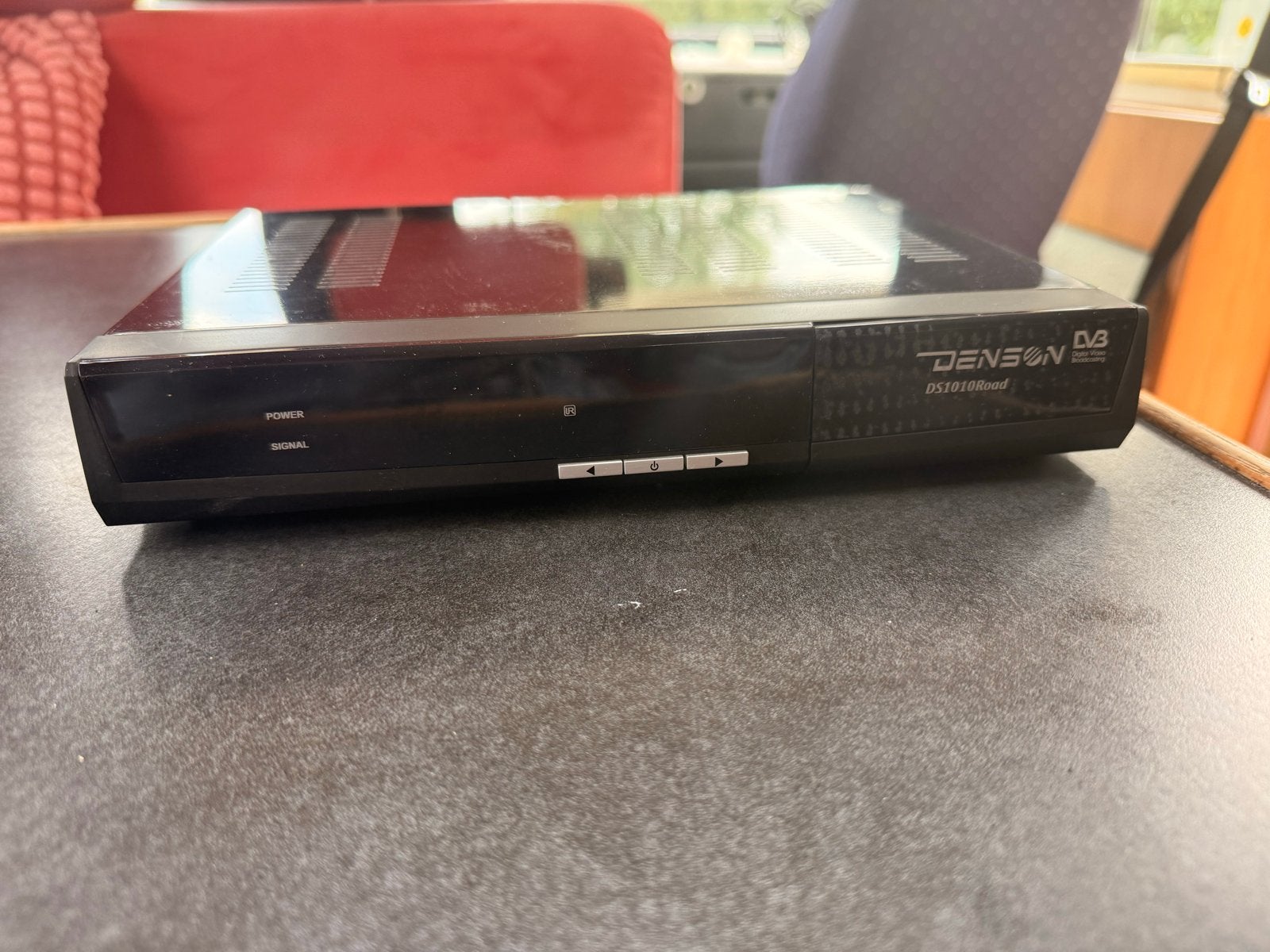 Denson DS1010Road DVB-T2 ontvanger met afstandsbediening, Ophalen of Verzenden, Zo goed als nieuw, Decoder