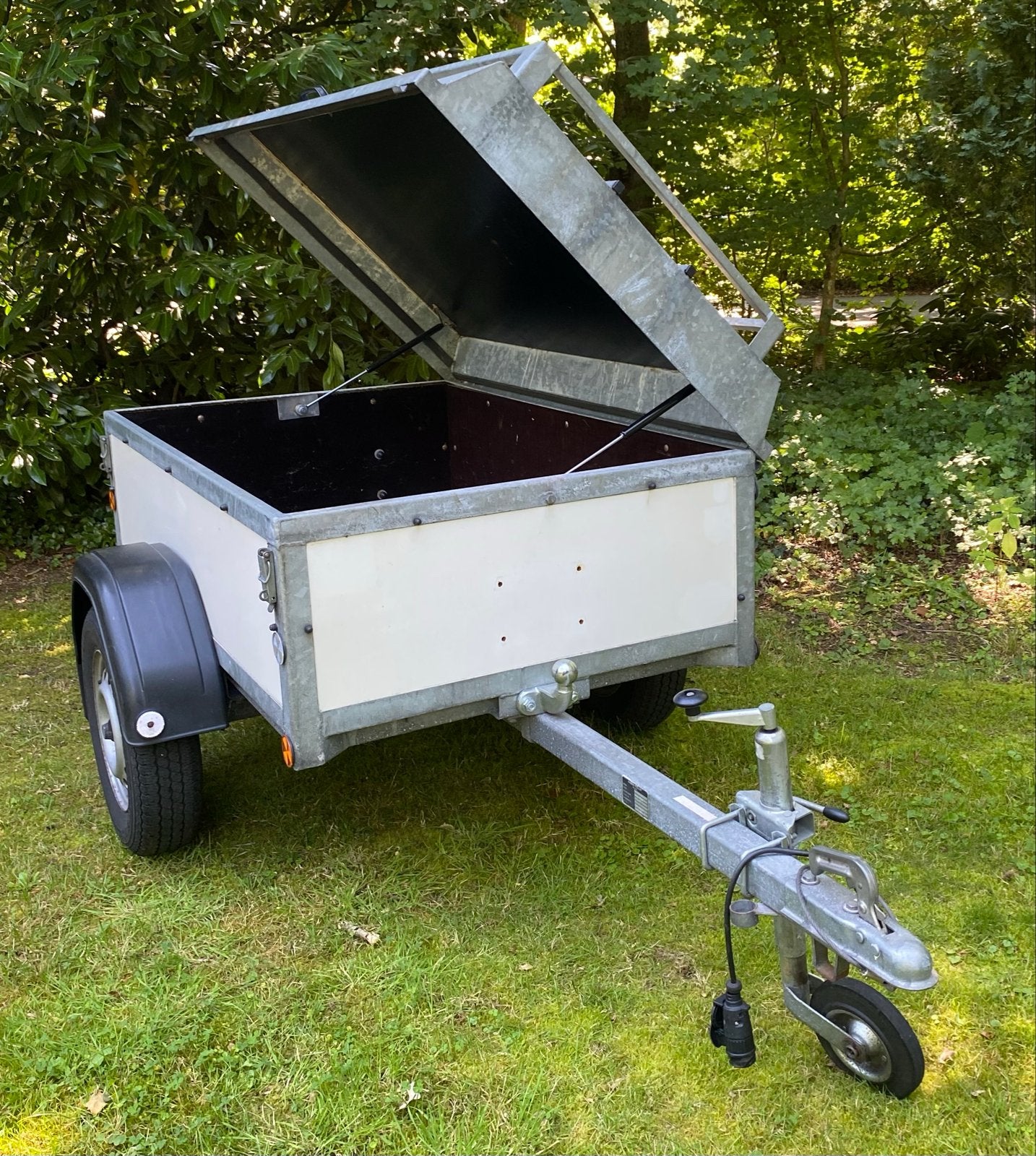 Compacte aanhangwagen met deksel, Ophalen, Gebruikt