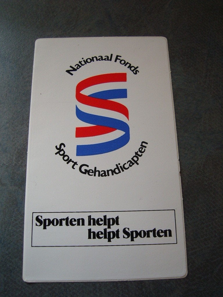 sticker sporten helpt / helpt sporten sport gehandicapten, Verzamelen, Ophalen, Zo goed als nieuw