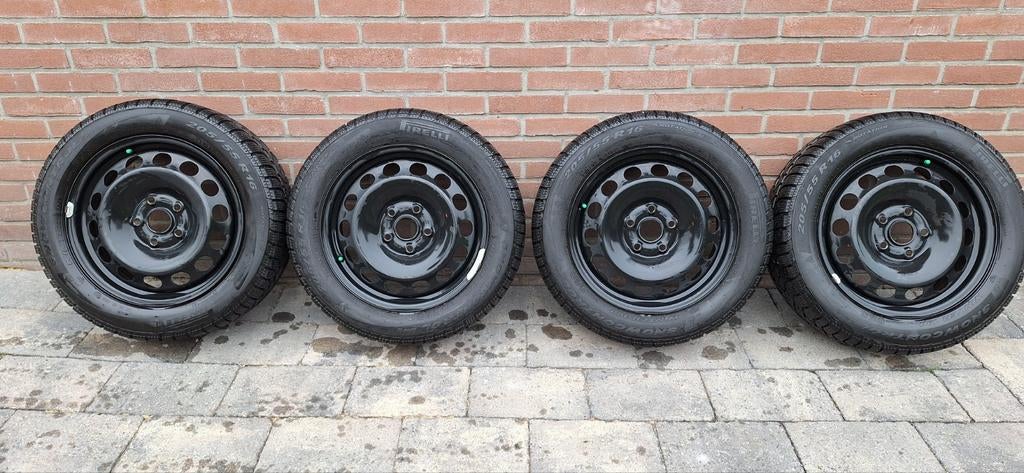 Pirelli winterbanden Audi 16 inch 5×112 Snowcontrol 5/7mm, Ophalen, 16 inch, Band(en), 205 mm