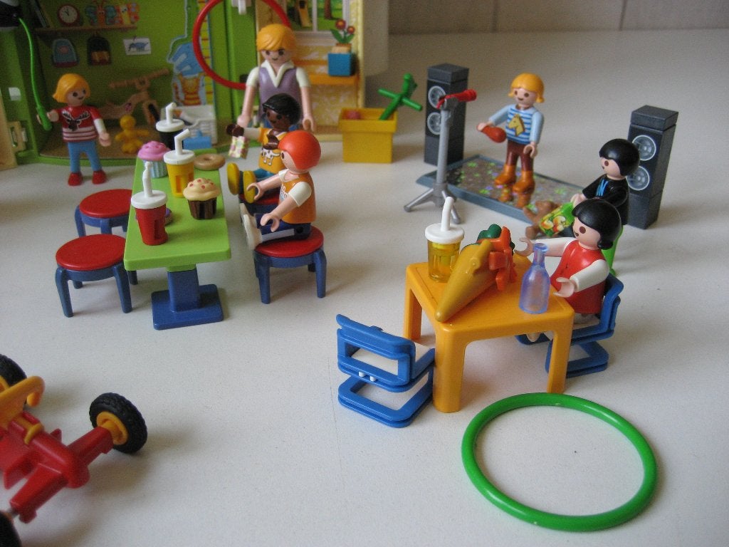 Foto 3 van playmobil sint en piet op het kinderdagverblijf