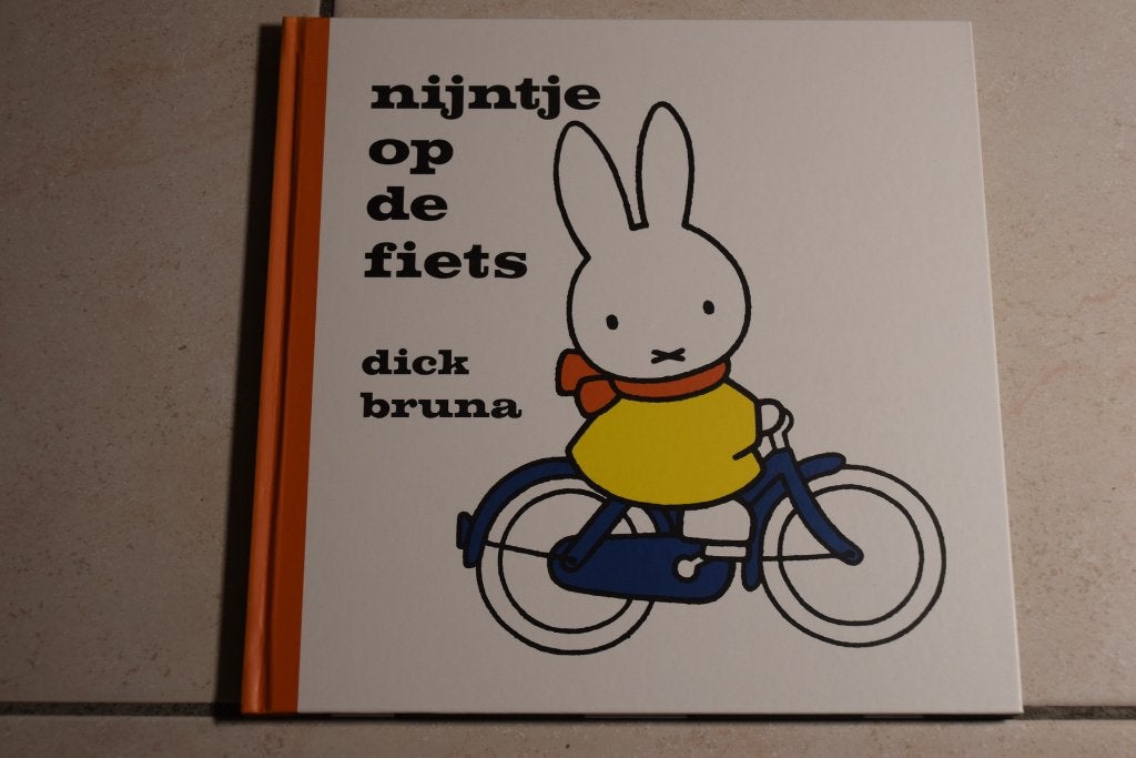 Nijntje op de fiets / Dick Bruna groot formaat, Ophalen of Verzenden, Gelezen, Fictie algemeen, Voorleesboek
