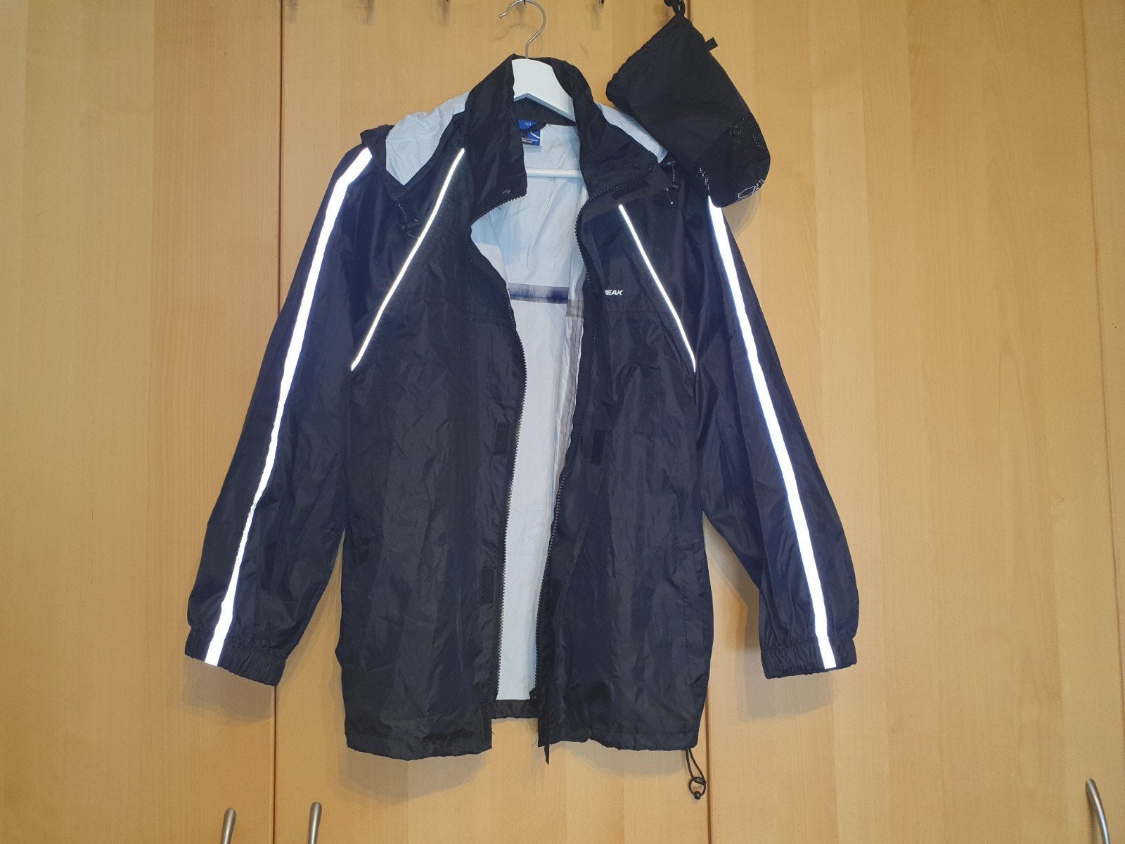 Mountain Peak regenjas, maat 164, met capuchon, zwart, Jongen of Meisje, Ophalen of Verzenden, Zo goed als nieuw, Mountain Peak