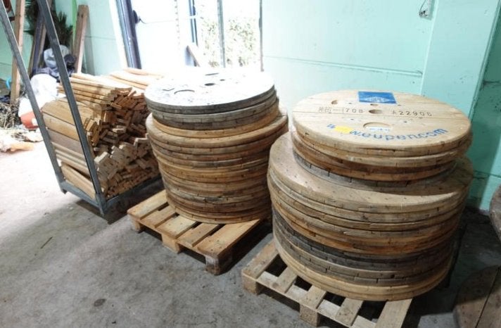 Ronde houten bobijnschijven als tafelblad, Ophalen, Gebruikt, 100 tot 150 cm, Rond