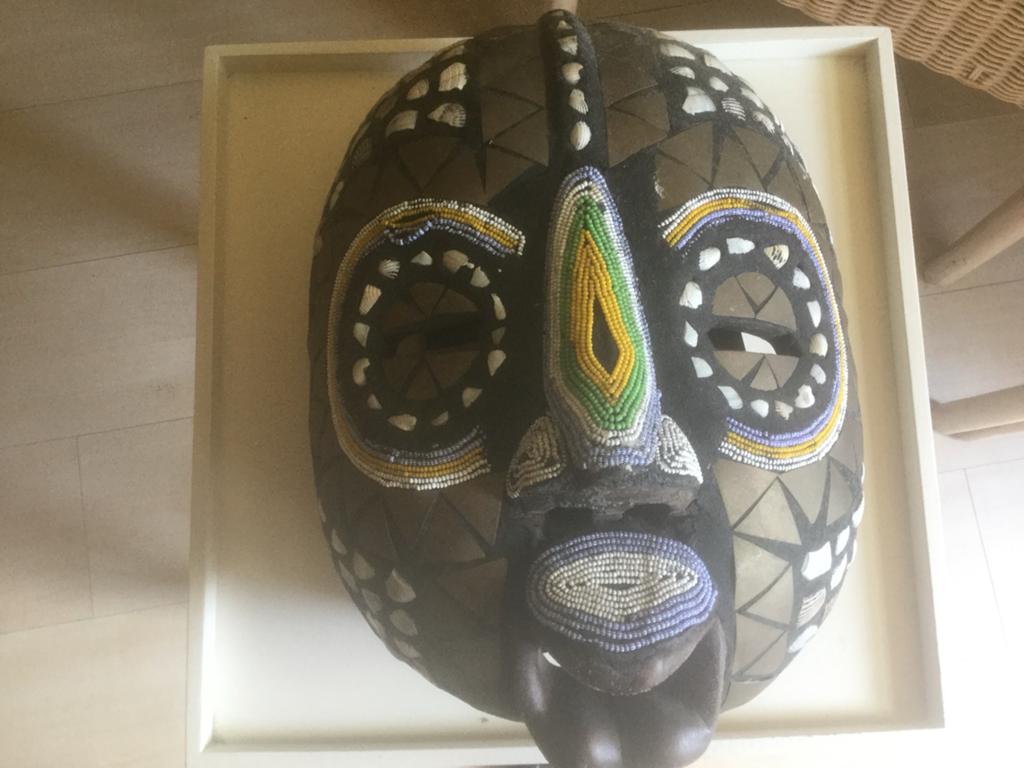 Decoratief houten Afrikaans masker met kralen en schelpen, Ophalen of Verzenden