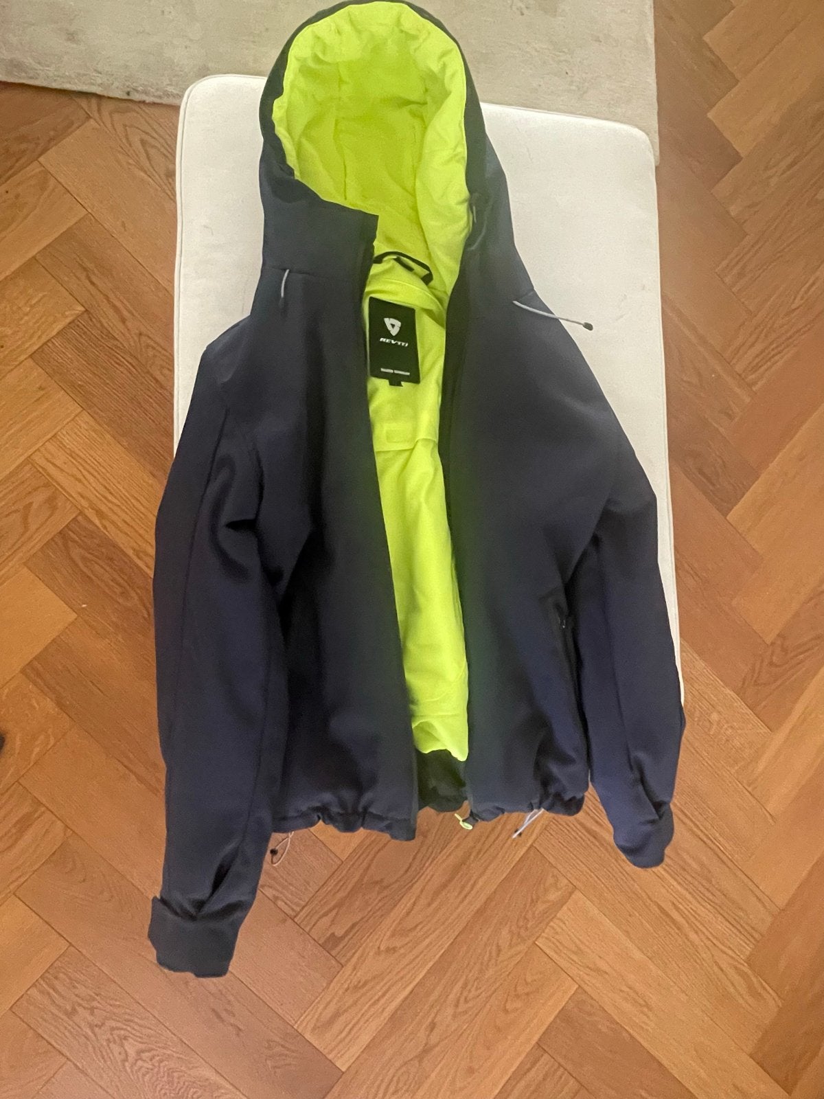 REVIT H20 - Donkerblauw met Neon Voering S - Nieuw, Ophalen of Verzenden, Nieuw zonder kaartje, Dames, Jas | textiel
